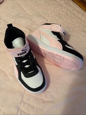 Puma girls Pink, Black & White Mid-Top Sneakers